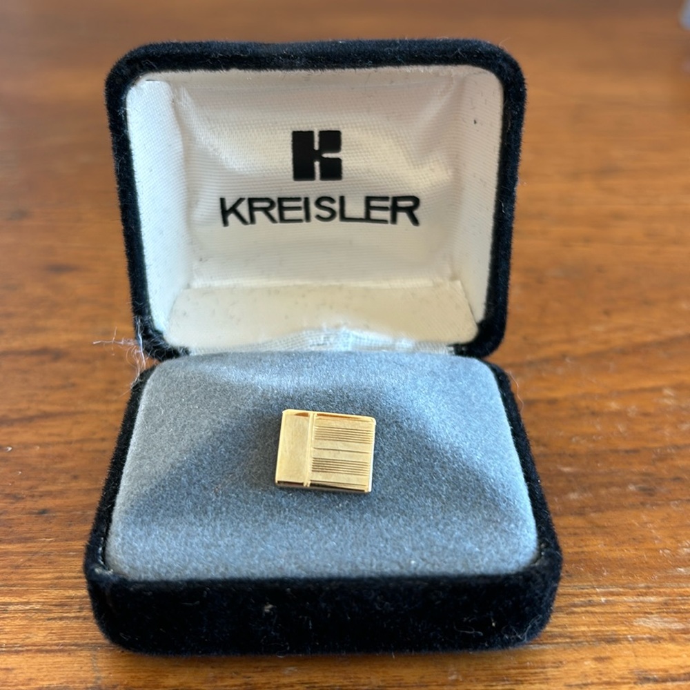 Vintage Kreisler gold tone square mirror finish tie tack in box